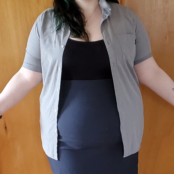 Gray button down men's shirt - Picture 2 of 5